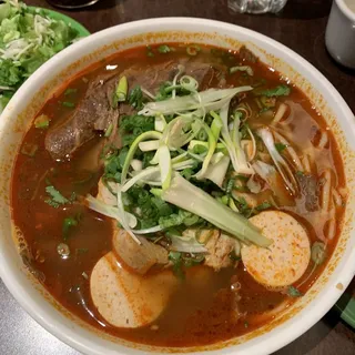 22. Bn B Hu (Hue style beef shank noodle soup)