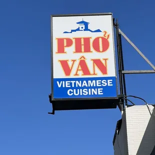 a sign for a vietnamese restaurant