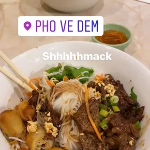 Bún bò nớng chả giò