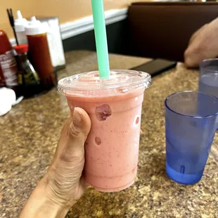 Strawberry smoothie instagram: jax.vegan.eats