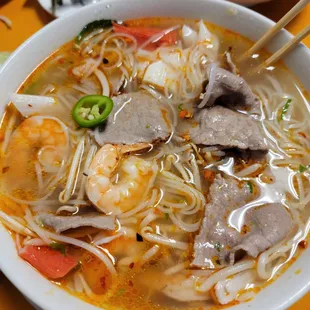 Shrimp &amp; crabmeat meat only I added the steak pretty good loved that the broth was very hot when served