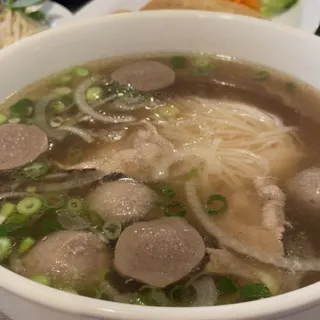 P4. Pho with Rare Steak & Beef Balls