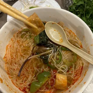 V6. Vegetarian Pho Noodles Soup