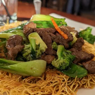 Beef and broccoli chow mein