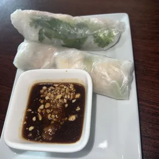Spring roll , so fresh and tasty with generous helping of peanut sauce!