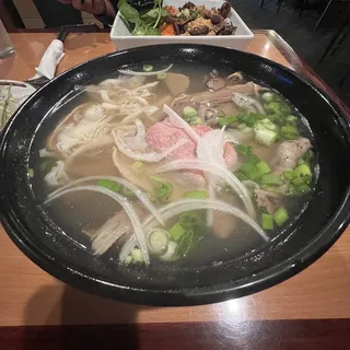 C6. Grilled Shrimp, Choice of Grilled Meat, Shrimp Cake and Egg Roll over Vermicelli Noodle