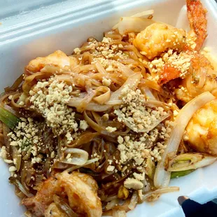 Shrimp pad thai Instagram: @angelaisafoodie