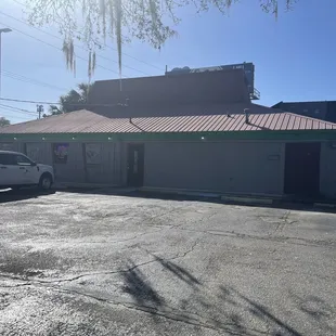 A very bland building facade, but remember the food is scrumptious. So just follow your nose to the front door.