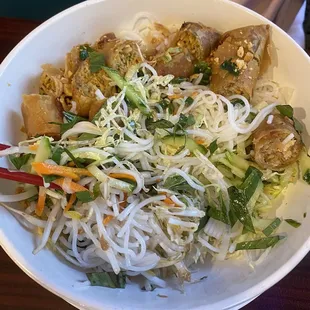 Vermicelli Bún w eggroll