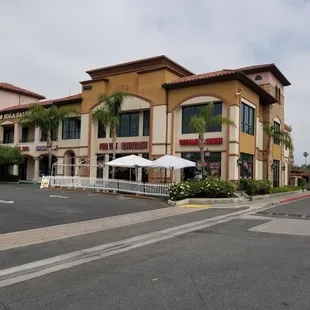 the outside of the restaurant