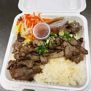 32. Grilled Lemongrass Sliced Beef with Rice