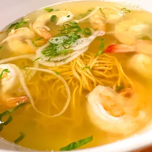 Egg noodle soup with shrimp