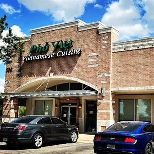 two cars parked in front of the restaurant