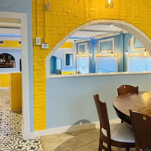 More dining room decor