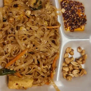 Note the pile of red peppers on the side AND inside the dish!?  Pad Thai has no peppers traditionally?!?!?