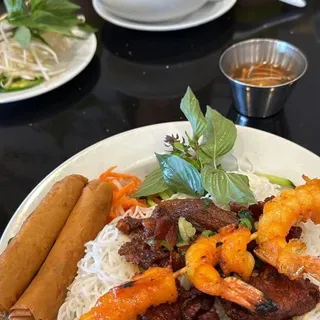 #21 Vermicelli with shrimp,meat, eggrolls (Bun tom thit ng cha gio)