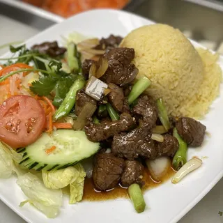 Diced garlic steak salad