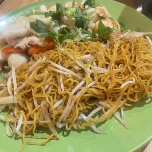 Stir fry seafood noodles