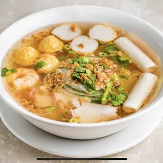 M - Egg Noodle seafood soup