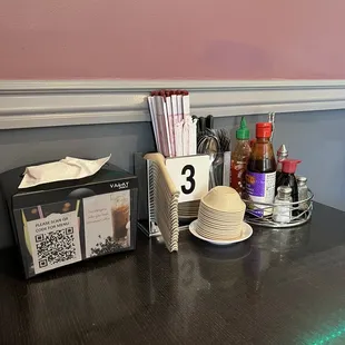 Utensils / Condiments