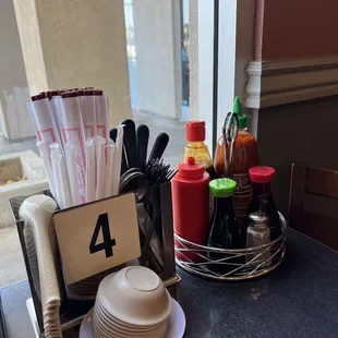 Utensils / Condiments