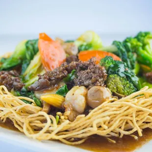 Combination crispy chow mein