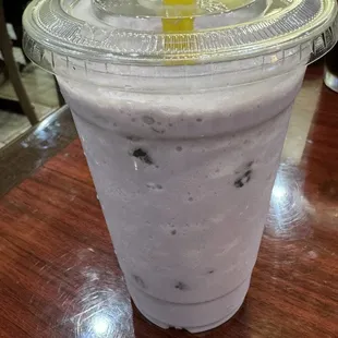 Taro smoothie with tapioca (boba)