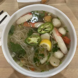 P8. Seafood Pho