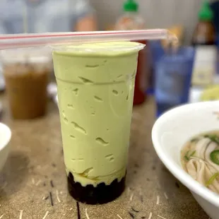 Sinh tố bơ (Viet avocado smoothie)