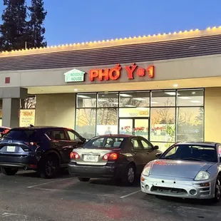 outside, ramen and noodles