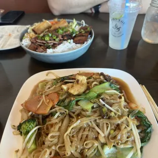 60. Stir Fried Chicken, Shrimp, Beef and Vegetable with Soft Egg Noodle