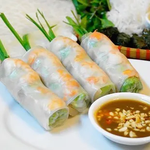 Gỏi cuốn ( summer rolls)