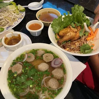 Mi Ga Xoi Mo Five Spice Chicken with Egg Noodles