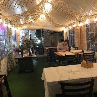 Cute outdoor dining tent!