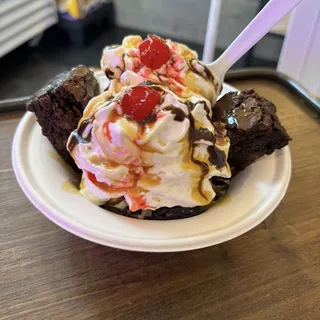 Phoebe's Caramel Brownie Sundae