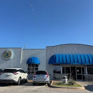 Lovely store, small parking lot, 2 shaky picnic tables.