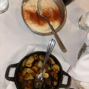 Hummus and Roasted Garlic Cloves With Tomato And Basil