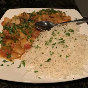 Fasolya B&apos;Lahme--braised lamb, butter beans, tomato/garlic/cilantro sauce--superlative main-dish special