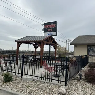 the outside of the restaurant