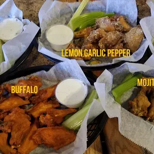 chicken wings and fried chicken, fried chicken wings, chicken wings, poultry, food, bbq wings, bbq chicken, fried chicken, chicken