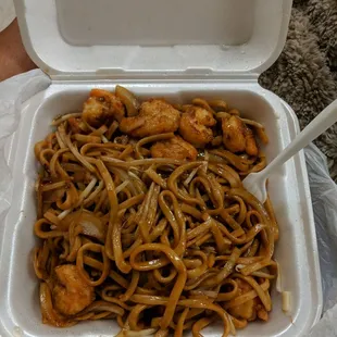 Bland overcooked shrimp lo mein