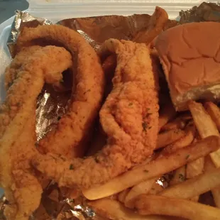 3 pc Catfish Basket looks so yummy! Love the service &amp; food is prepared fresh so be prepared to wait about 10 minutes.