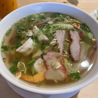 40. West Hills Combo Noodles