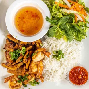 Vermicelli with Grilled Shrimps and Grilled Pork
A flavorful bowl of vermicelli with grilled shrimp and pork, topped with fresh lettuce