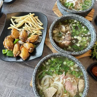 6. House Special Chicken Wings (8 Pieces)