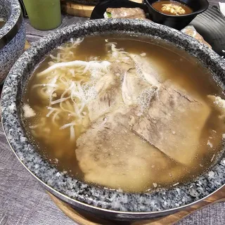 17. Rare Beef & Tripe Pho / Phở Tái Sách