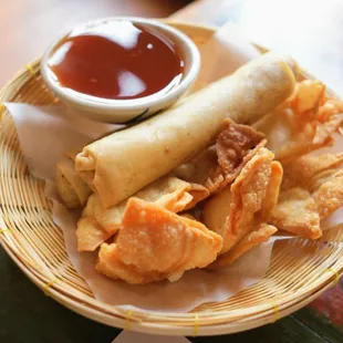 EGG ROLL LUNCH SPECIAL AND CRAB RANGOON