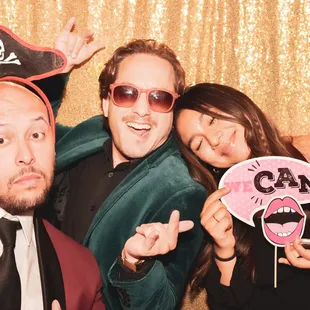 they have the website called photoboothrentla.com or just google them, I love the quality of the photos they were able to make