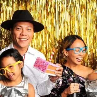 Our photo booth printer prints photos in just 8 seconds!