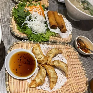 Garlic Soybean 5 Piece Pot Stickers Crispy Egg Roll